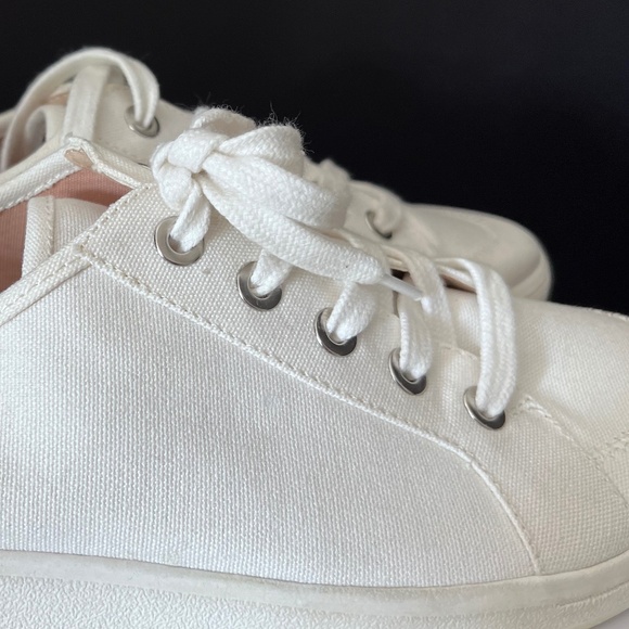 Dolce Vita Nexie White Canvas Sneakers 8.5 - Picture 2 of 7